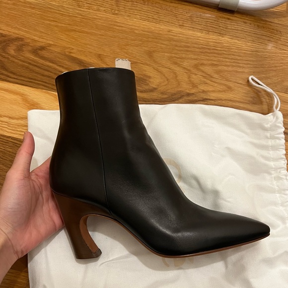 CHLOE OLI LEATHER ANKLE BOOTS - Picture 6 of 11